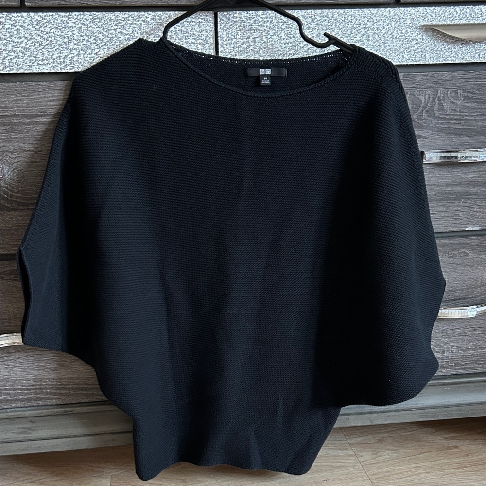 Uniqlo Women's Elegant Black Poncho
